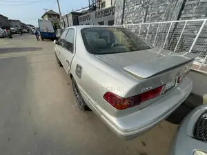 Toyota Camry 2002 Silver