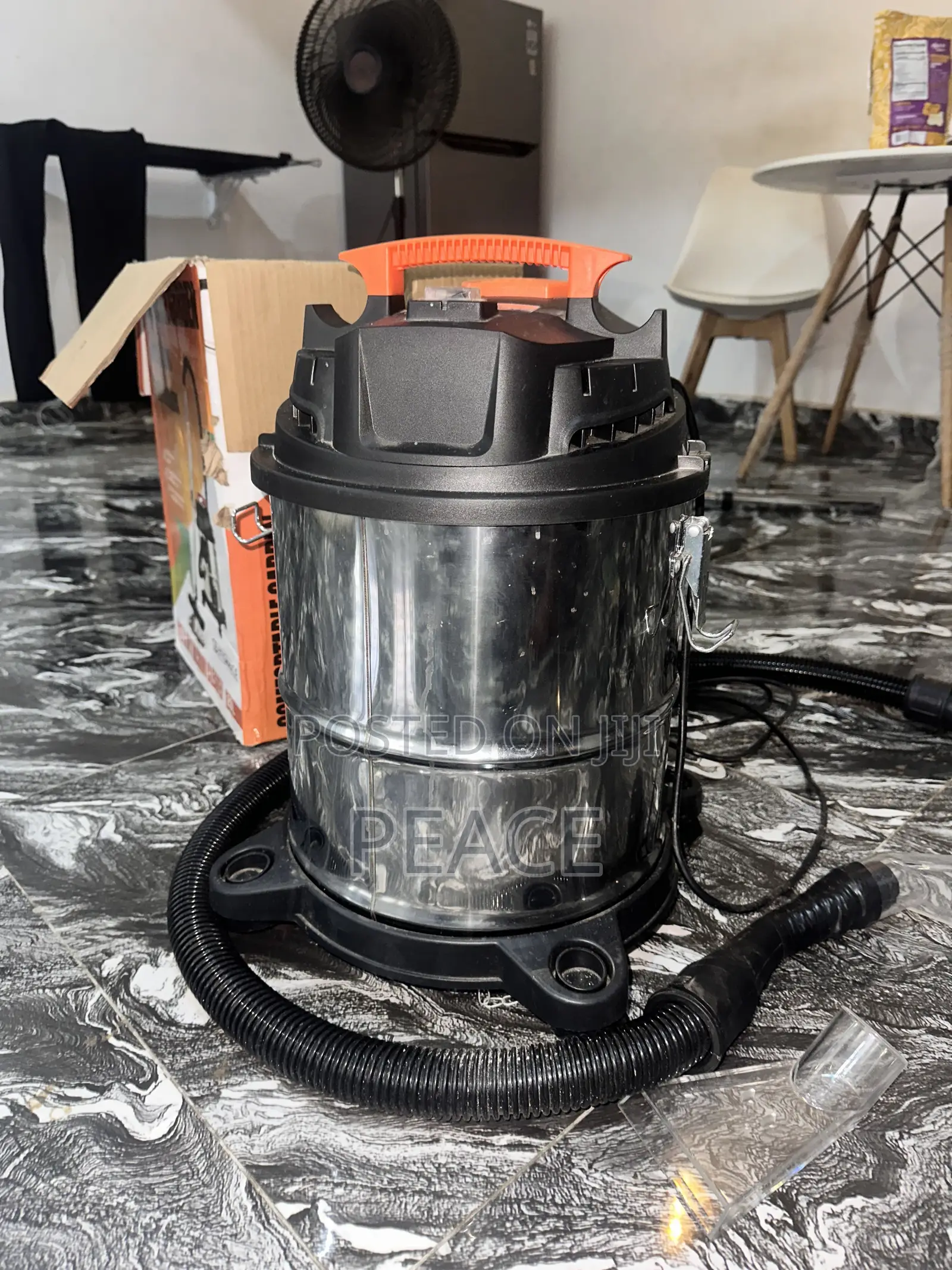 A Wet and Dry Vacuum Cleaner