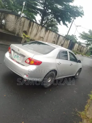 Toyota Corolla 2010 Silver
