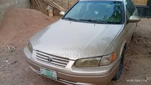 Toyota Camry Automatic 1999 Gold