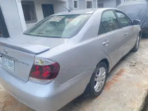 Toyota Camry LE 4dr Sedan (2.4L 4cyl 4A) 2004 Silver