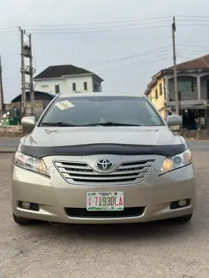 Toyota Camry XLE V6 4dr Sedan (3.5L 6cyl 6AM) 2008 Gold