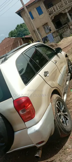 Car 2003 Gold