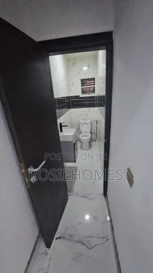 2bdrm Apartment in Lekki for rent