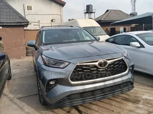 Toyota Highlander XLE 2022