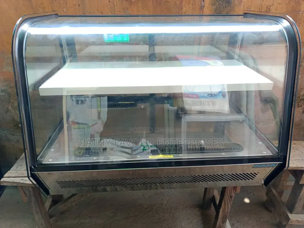 Counter Cake Showcase