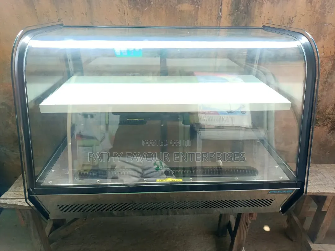 Counter Cake Showcase