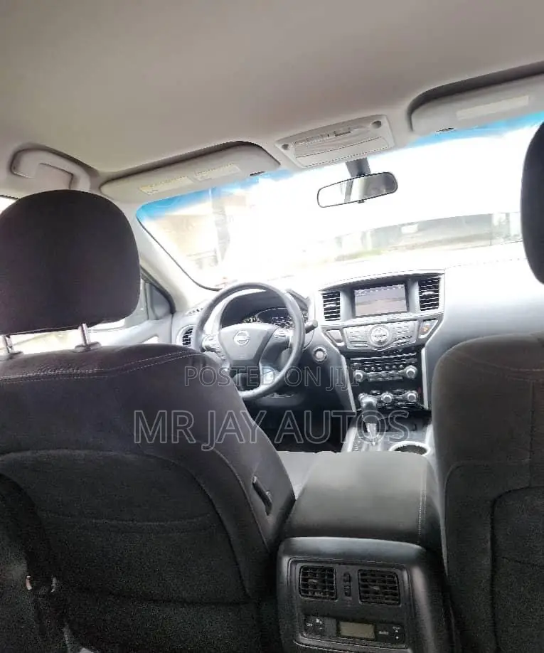 Nissan Pathfinder 2015 Black