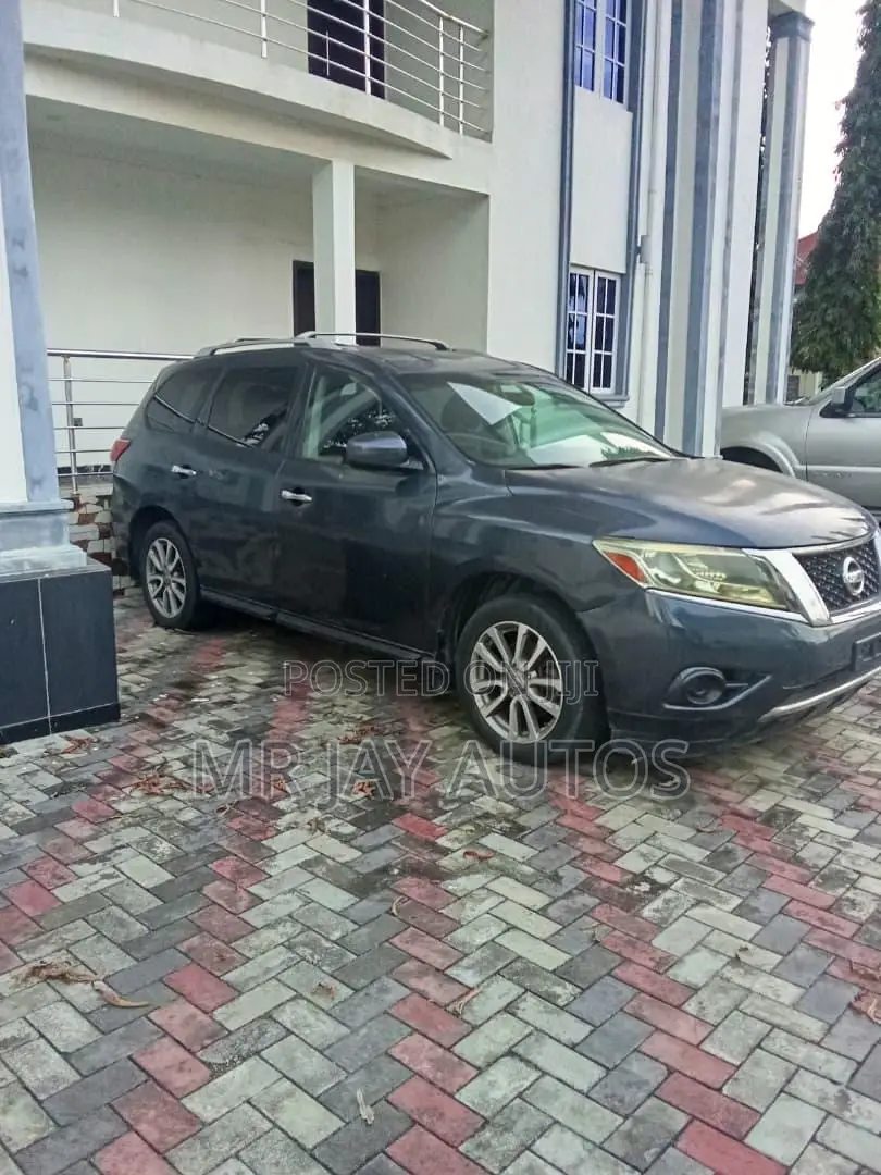 Nissan Pathfinder 2015 Black