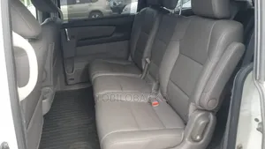 Honda Odyssey Touring Passenger Van (3.5L 6cyl 6A) 2017 White