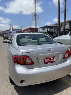 Toyota Corolla LE 4dr Sedan (1.8L 4 cyl 4A) 2009 Silver