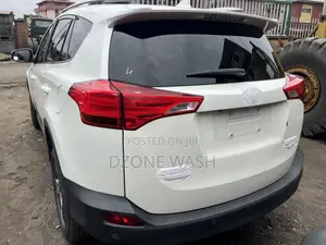 Toyota RAV4 XLE 4dr SUV AWD (2.5L 4cyl 6A) 2015 White