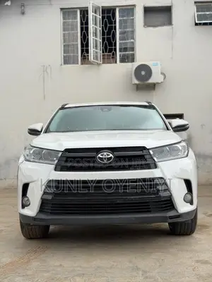 Toyota Highlander SE 4x2 V6 (3.5L 6cyl 8A) 2017 White