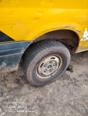 Ford F550 2010 Yellow