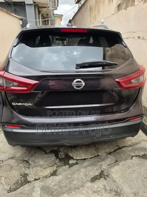 Nissan Qashqai 2021 Burgundy