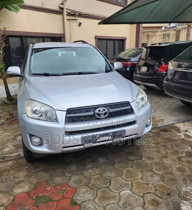 Toyota RAV4 2010 Silver