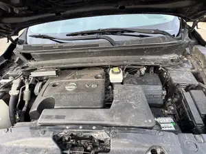 Nissan Pathfinder Platinum 4dr SUV 4WD (3.5L 6cyl CVT) 2015 Gray