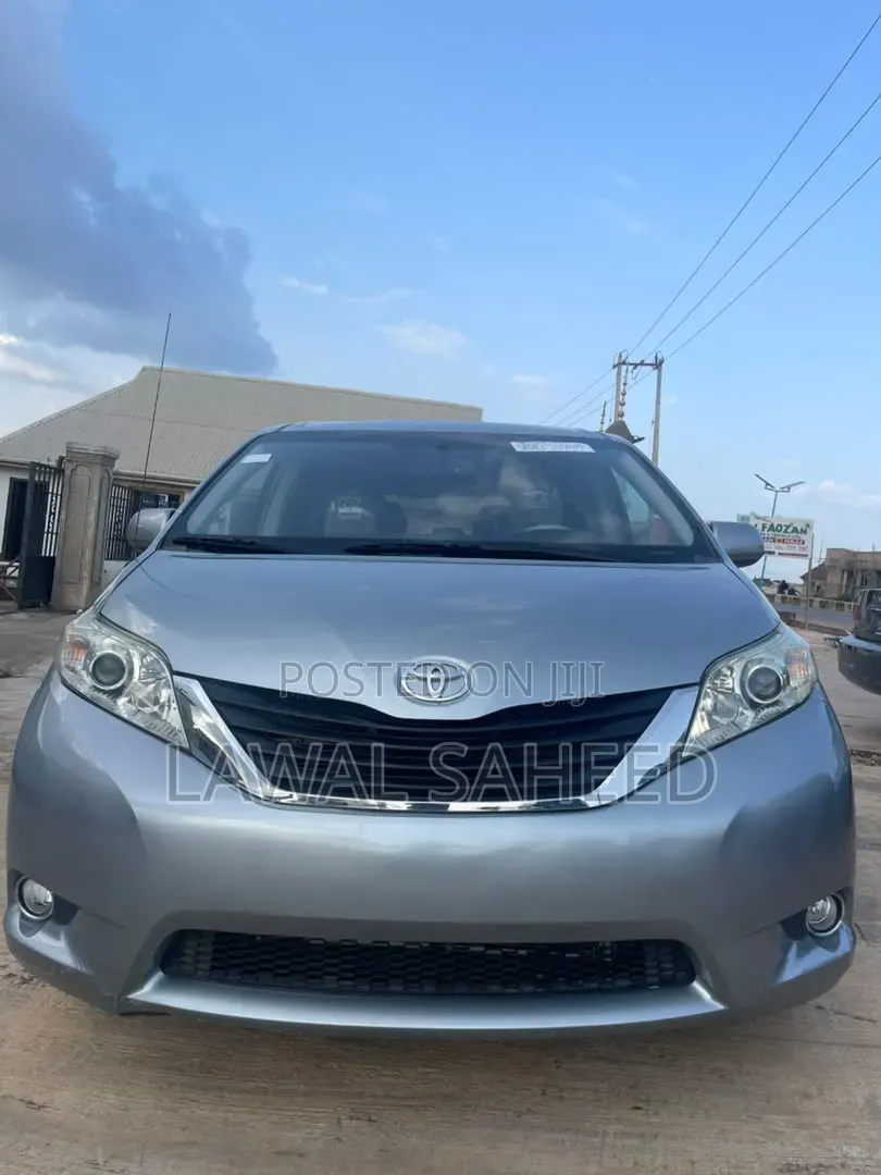 Toyota Sienna 2013 Gray