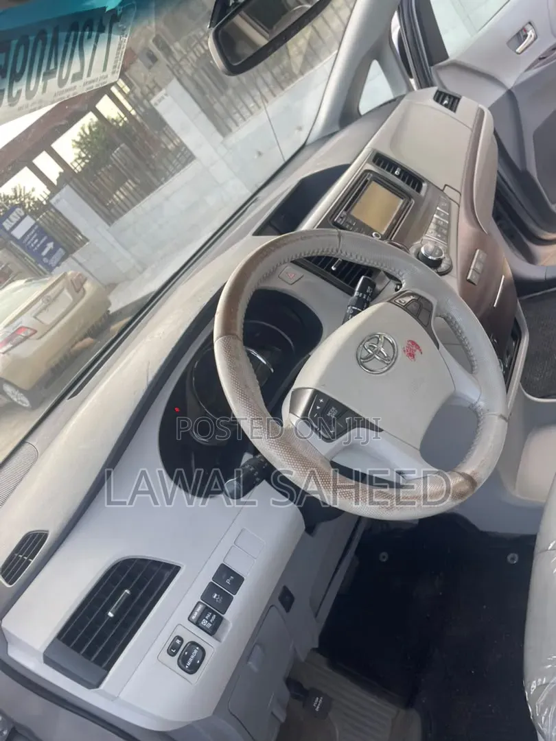 Toyota Sienna 2013 Gray