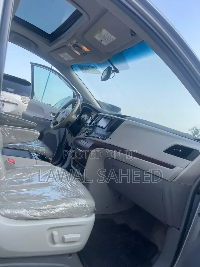Toyota Sienna 2013 Gray