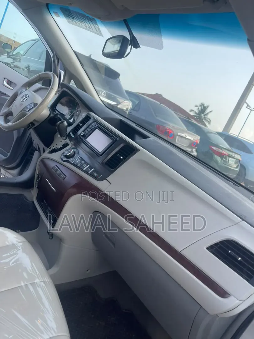 Toyota Sienna 2013 Gray