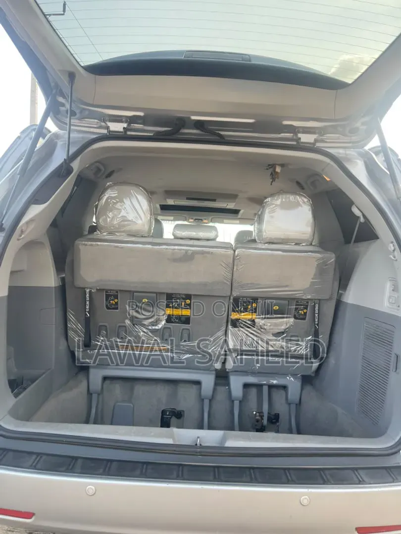 Toyota Sienna 2013 Gray