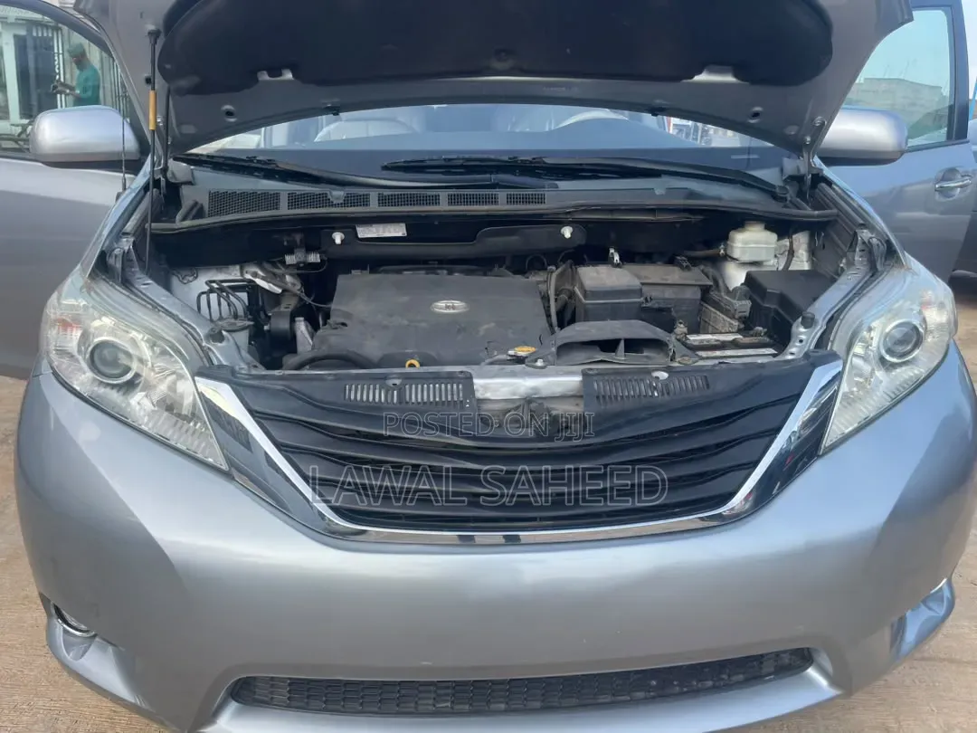 Toyota Sienna 2013 Gray