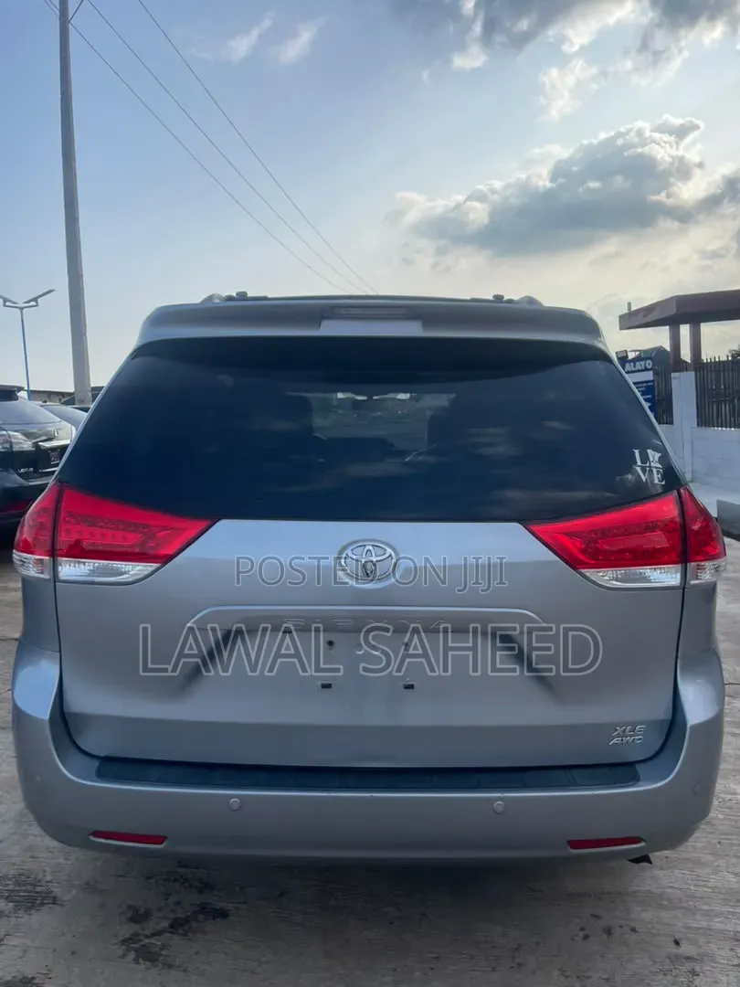 Toyota Sienna 2013 Gray