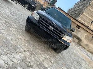 Toyota Highlander Base AWD 2004 Black