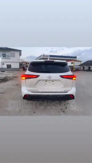 Toyota Highlander LE FWD 2020 White