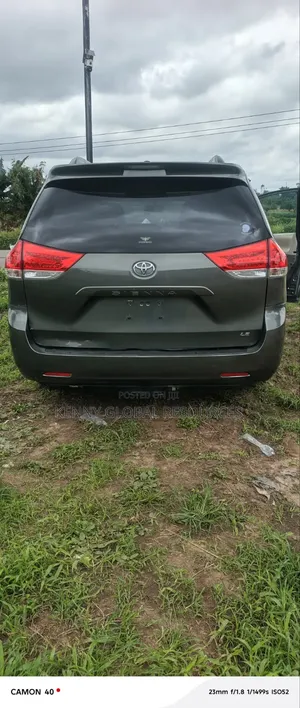 Toyota Sienna 2013 Green