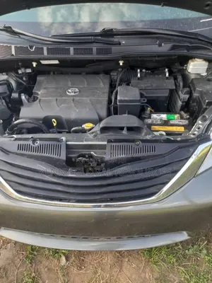 Toyota Sienna 2013 Green