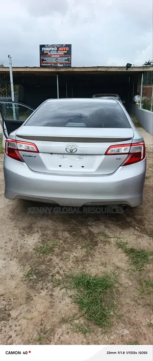 Toyota Camry SE 4dr Sedan (2.5L 4cyl 6A) 2013 Silver