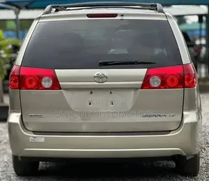 Toyota Sienna 2007 Gold