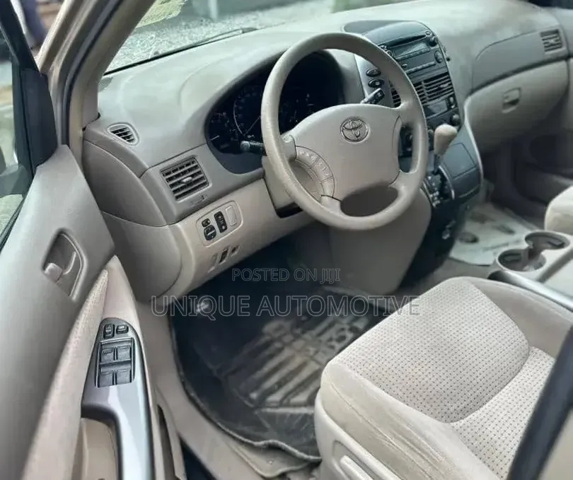 Toyota Sienna 2007 Gold