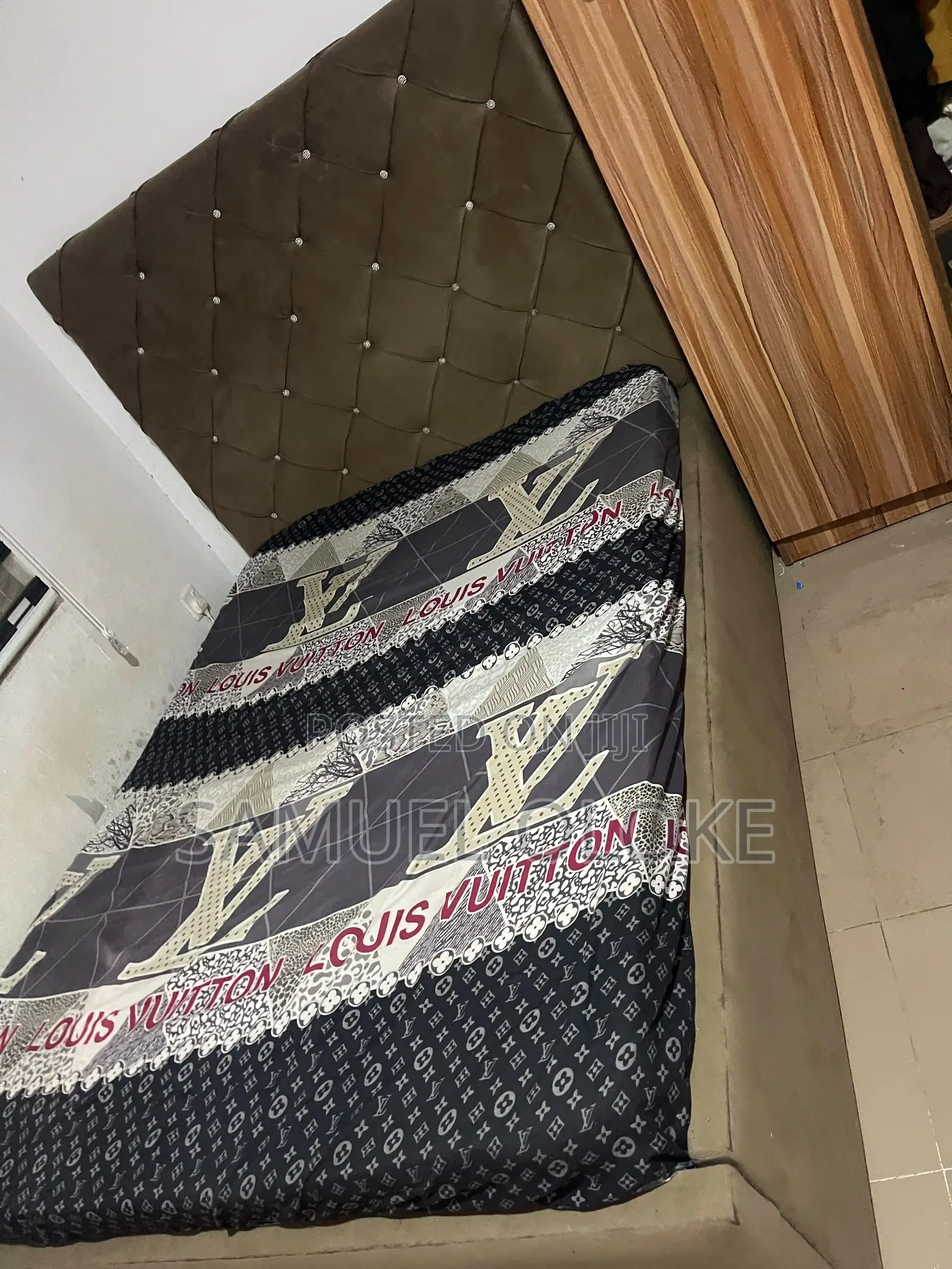 4 and Half Bedframe