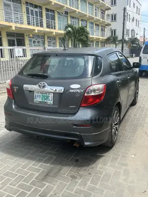 Toyota Matrix S Hatchback FWD (2.4L 4cyl 5A) 2009 Gray