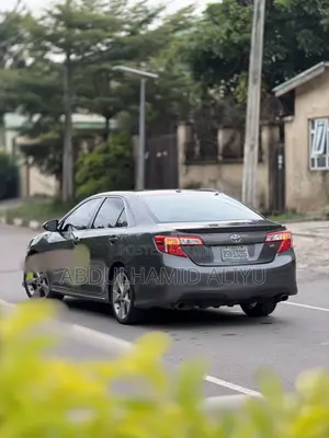 Toyota Camry SE V6 4dr Sedan (3.5L 6cyl 6A) 2012 Gray
