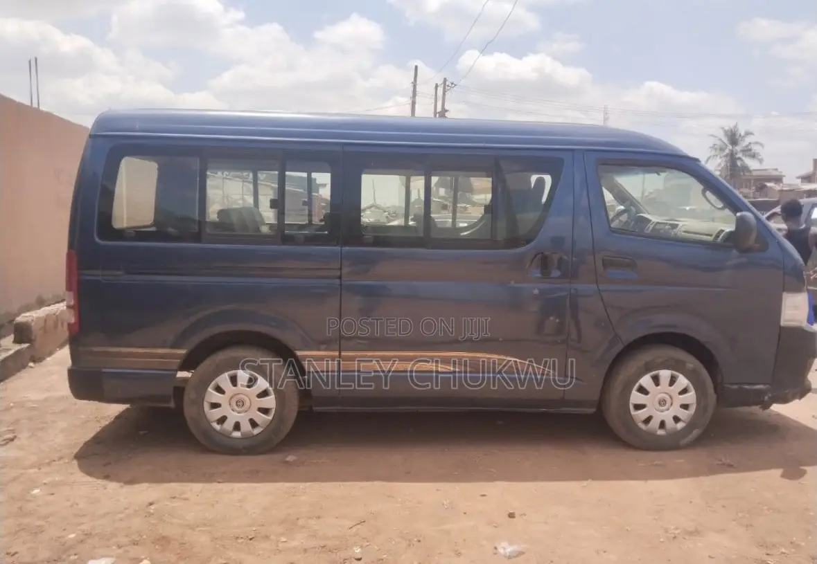 Toyota HiAce 2012 Blue