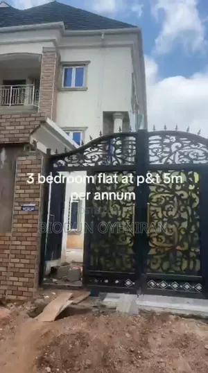 6bdrm Duplex in Boys Town for rent