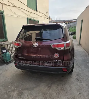 Toyota Highlander XLE V6 4x2 (3.5L 6cyl 6A) 2016 Burgundy