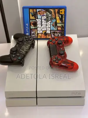 PS4 Console + 2 Pads + Games
