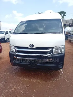 Toyota HiAce 2013 White