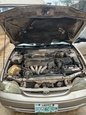 Toyota Corolla 2000 Gold