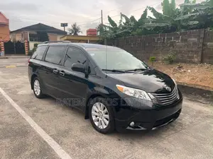 Toyota Sienna XLE 7-Passenger 4dr Minivan AWD (3.5L 6cyl 6A) 2014 Black