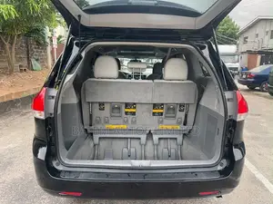 Toyota Sienna XLE 7-Passenger 4dr Minivan AWD (3.5L 6cyl 6A) 2014 Black