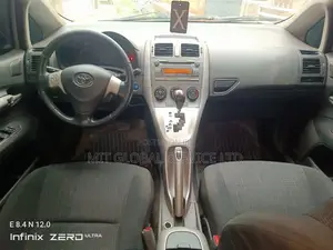 Toyota Auris 2009 Silver