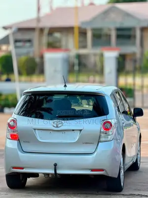 Toyota Verso 1.8 2011 Silver