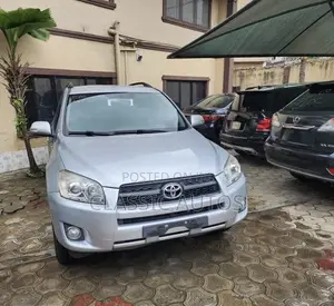 Toyota RAV4 2010 Silver