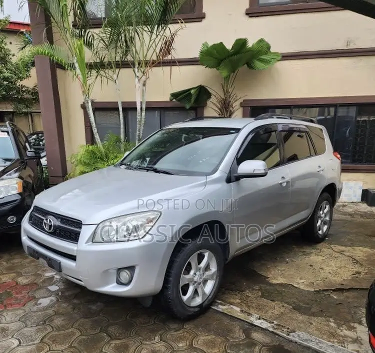 Toyota RAV4 2010 Silver